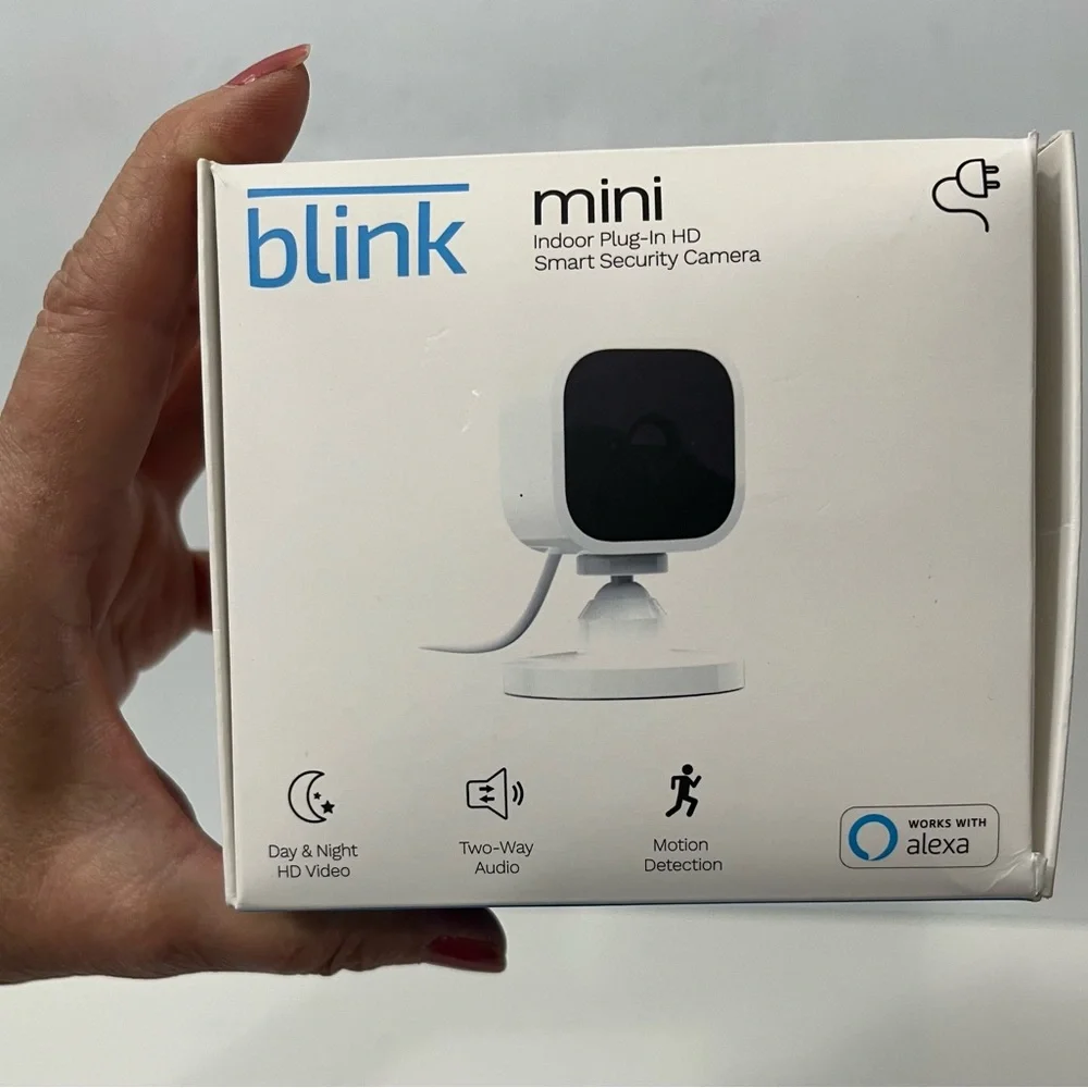 New Blink Mini Indoor Plug In HD Smart Security Camera Compact USB Power Cable